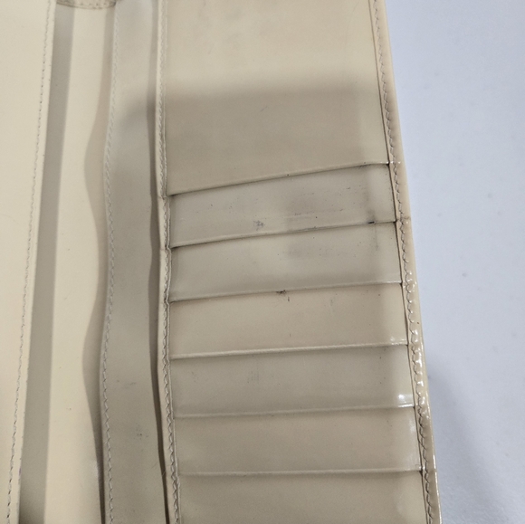 Gucci Wallet Cream Enameled/ Patent Leather - Picture 5 of 10